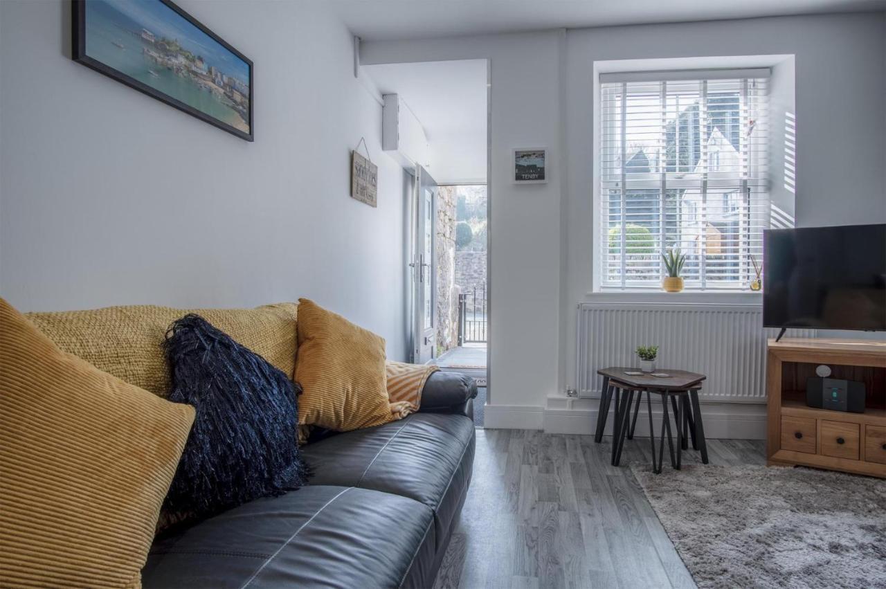 Hawtree - 2 Bedroom - *