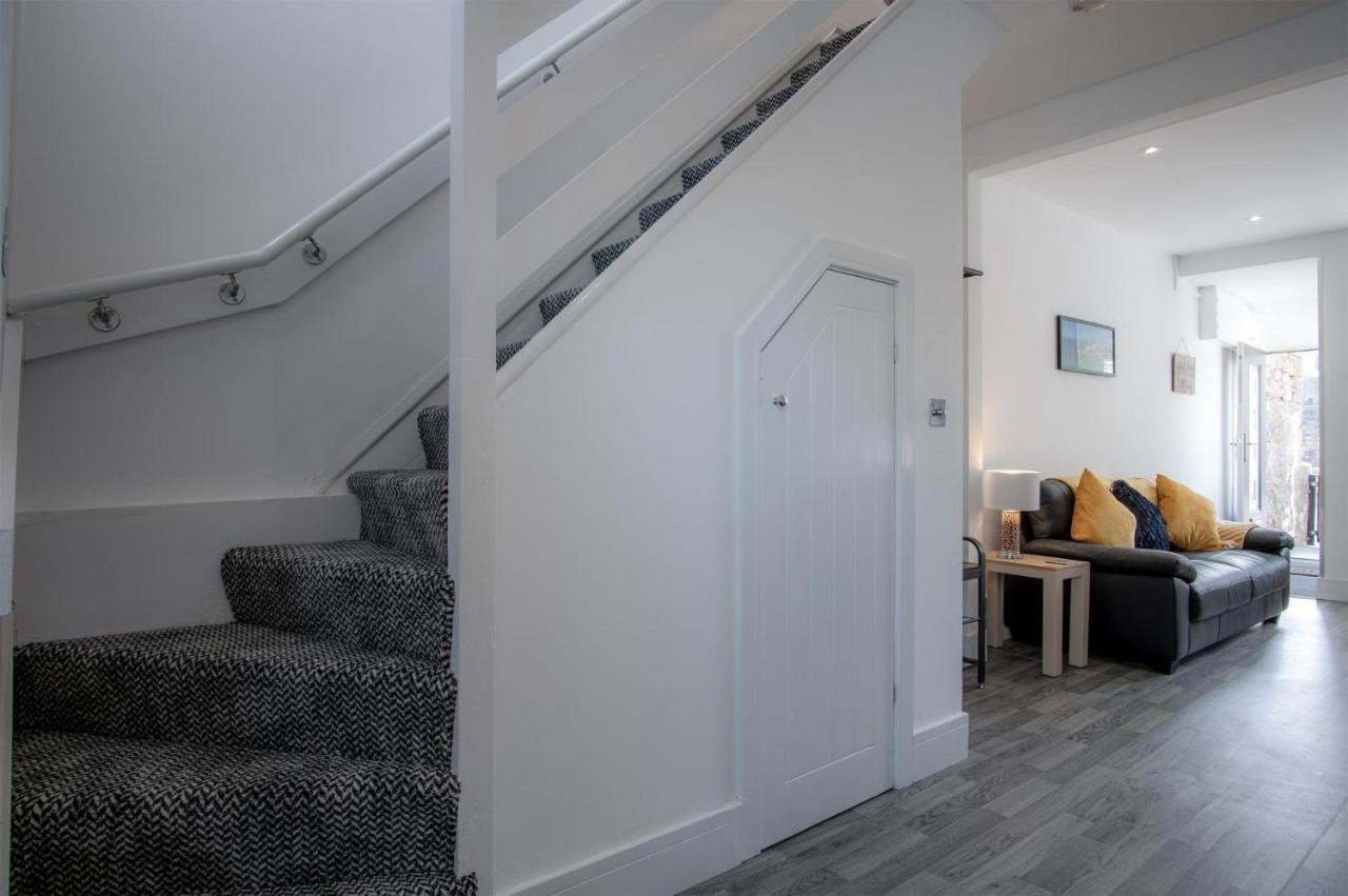 Hawtree - 2 Bedroom - Holiday home Tenby