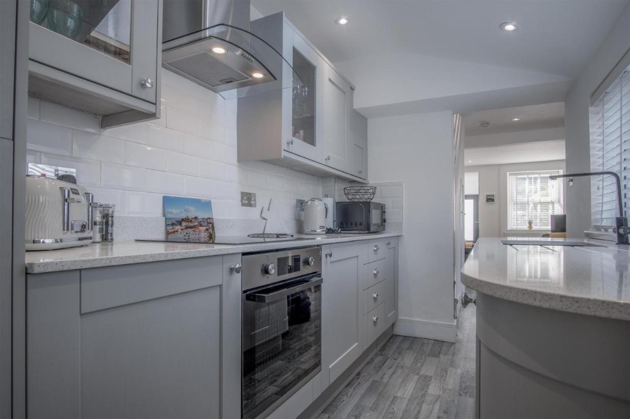Hawtree - 2 Bedroom - Holiday home Tenby