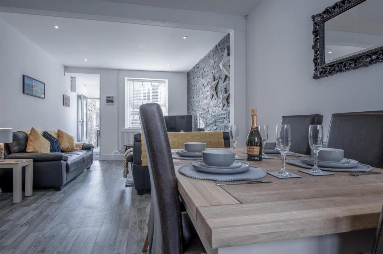 Hawtree - 2 Bedroom - Tenby