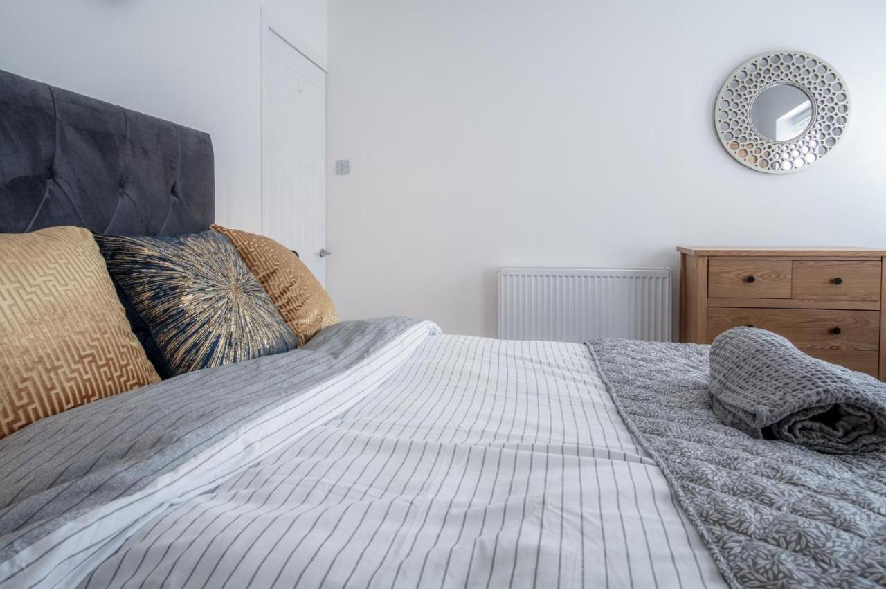 Hawtree - 2 Bedroom - * Tenby