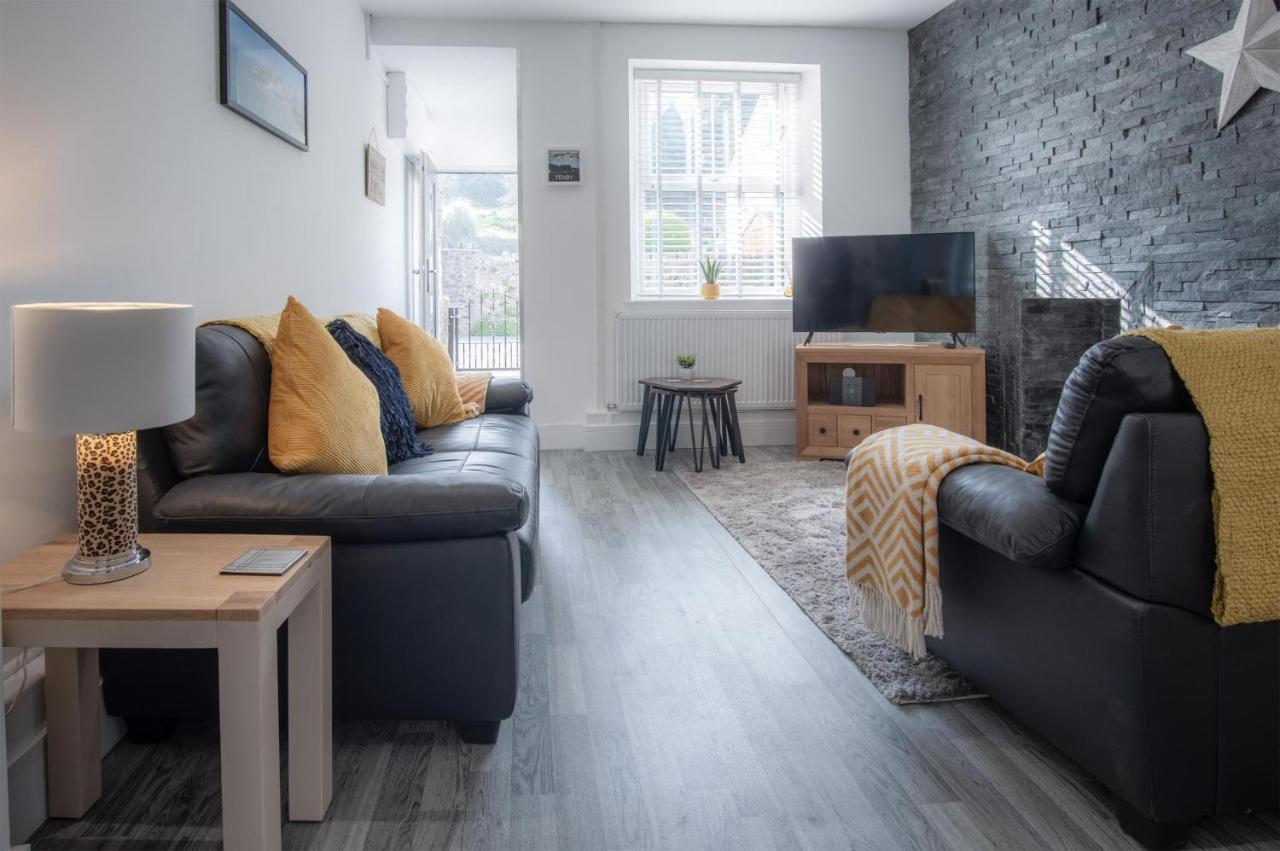 Hawtree - 2 Bedroom - Tenby
