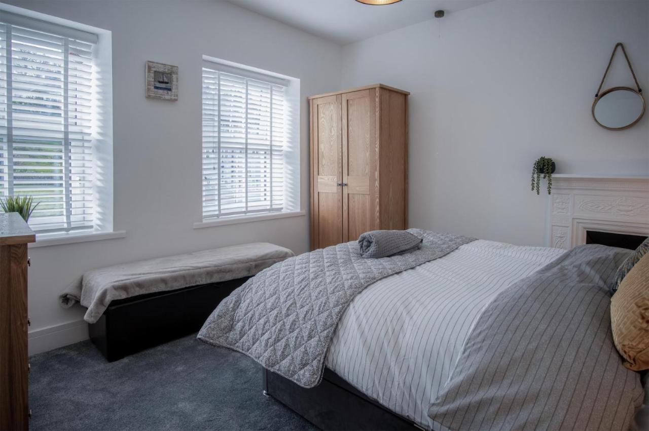Hawtree - 2 Bedroom - * Tenby