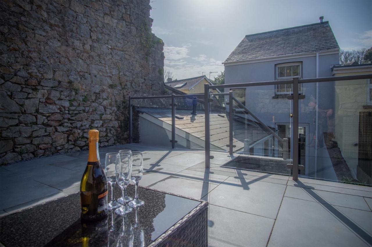 Hawtree - 2 Bedroom - * Tenby