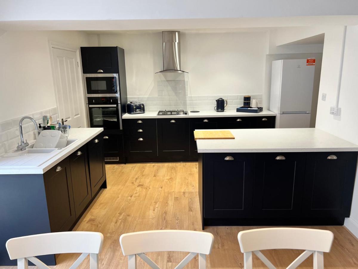 Holiday home Heathcliff - 5 Bedroom House In Town Centre *