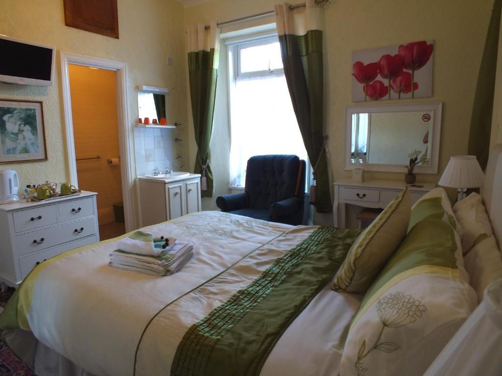 Taormina Guest house Tenby