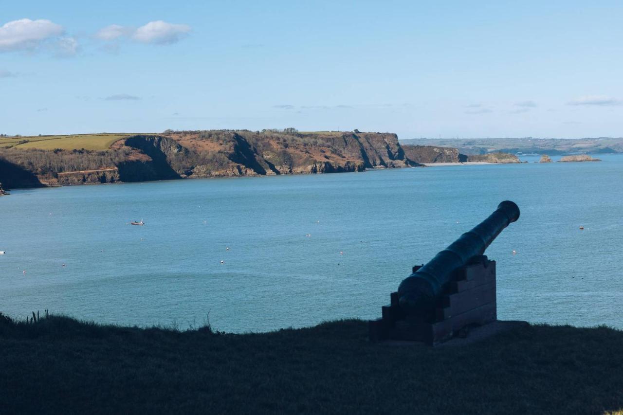 Modern Flat With Island Views In Heart Of Apartment Tenby