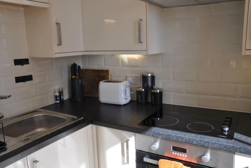 Modern Flat With Island Views In Heart Of Apartment Tenby