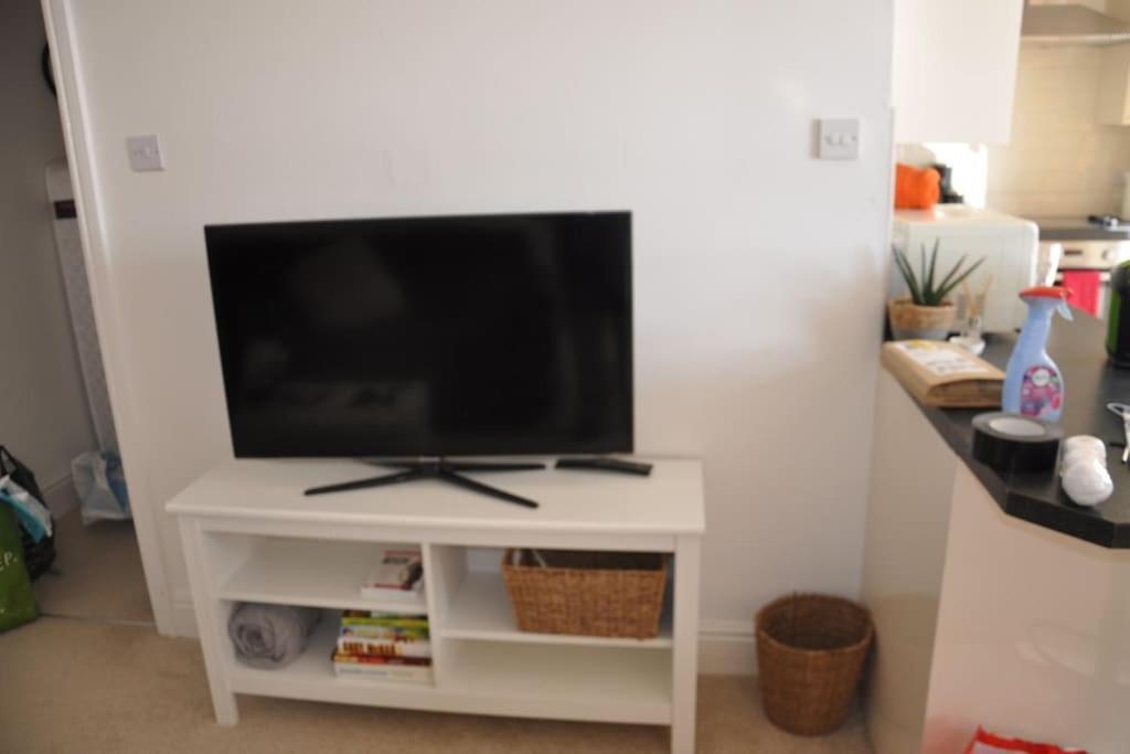 Modern Flat With Island Views In Heart Of Apartment Tenby