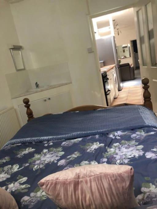 Apartment Hideaway 100m To Off-road Parking Tenby