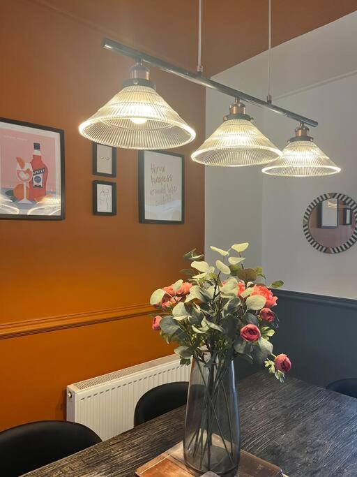 Lobster - Stylish 3 Bedroom In Heart Of Town, Pembrokeshire