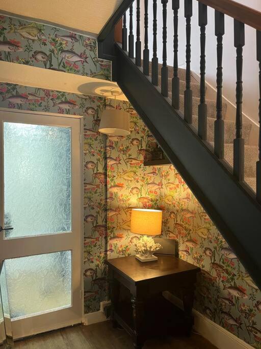 Lobster - Stylish 3 Bedroom In Heart Of Town, Pembrokeshire * Tenby