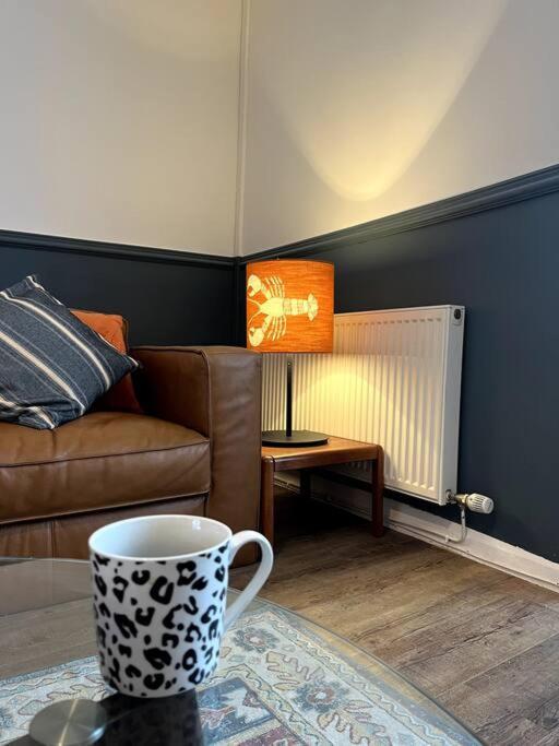 Lobster - Stylish 3 Bedroom In Heart Of Town, Pembrokeshire Holiday home