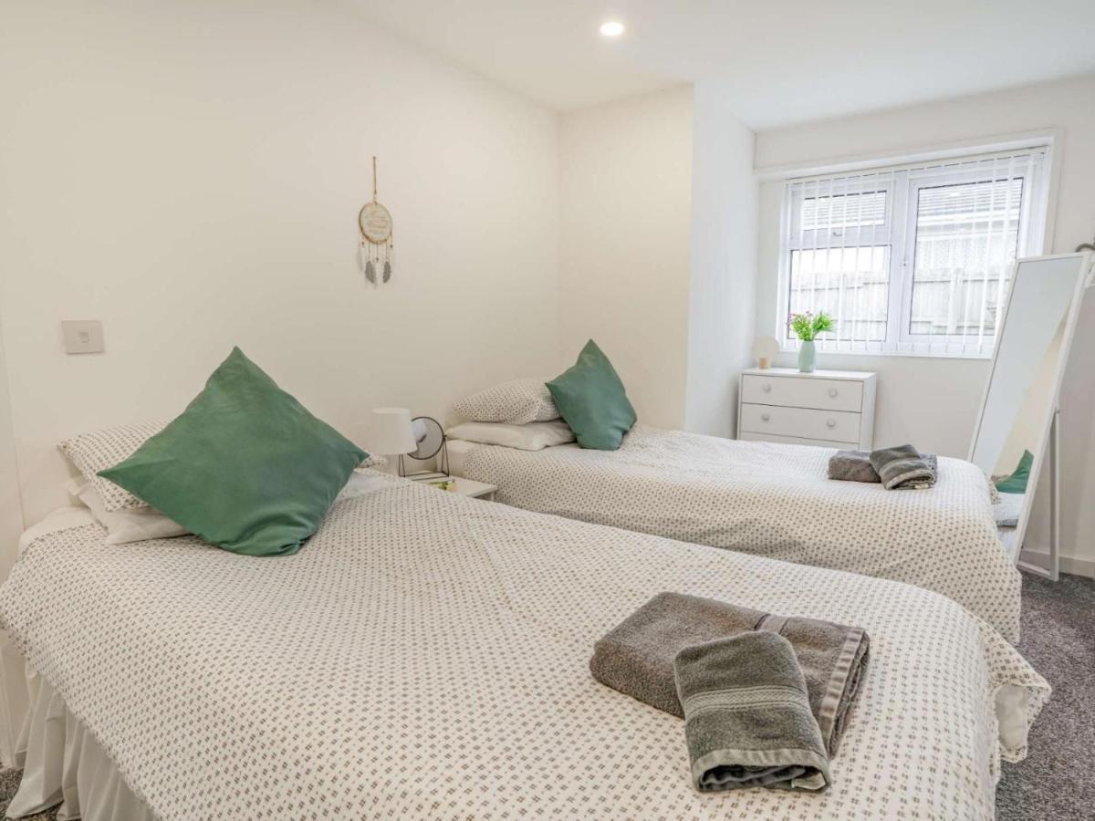 3-bed 5-6 Berth Modernised Bungalow! Tenby