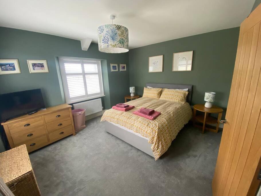 No 16 Dog Friendly * Tenby