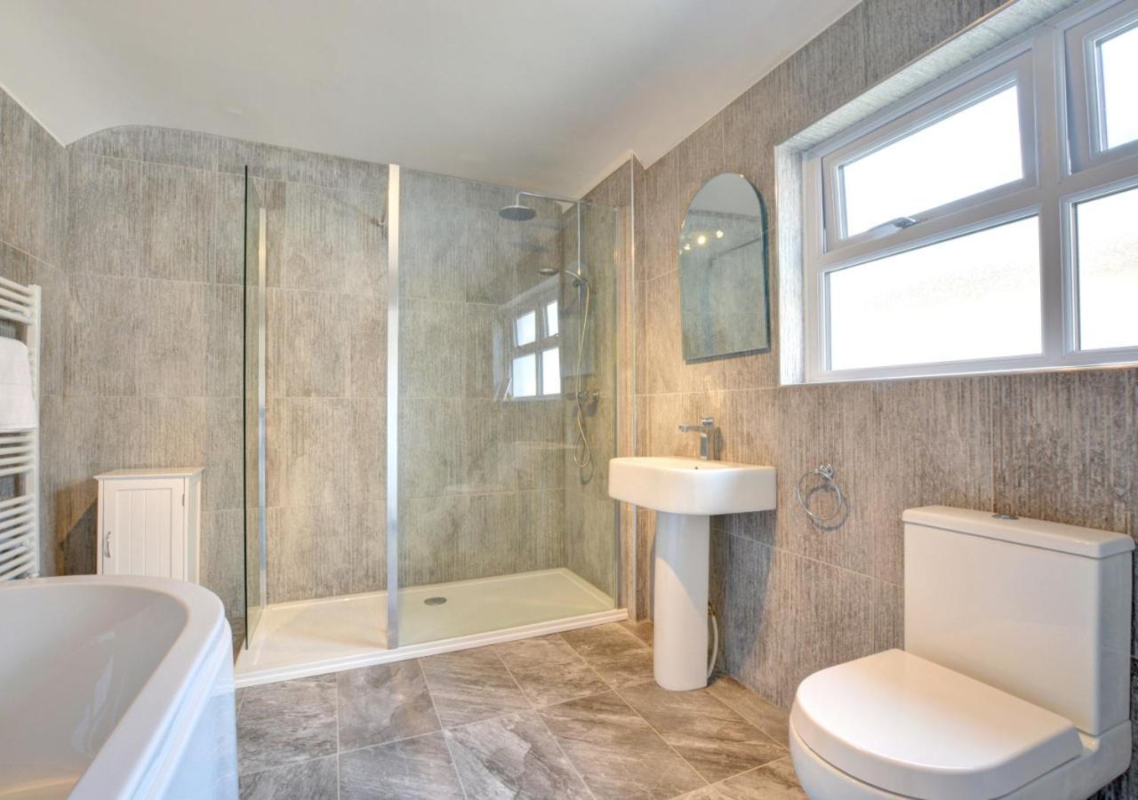 Honey Holiday home Tenby