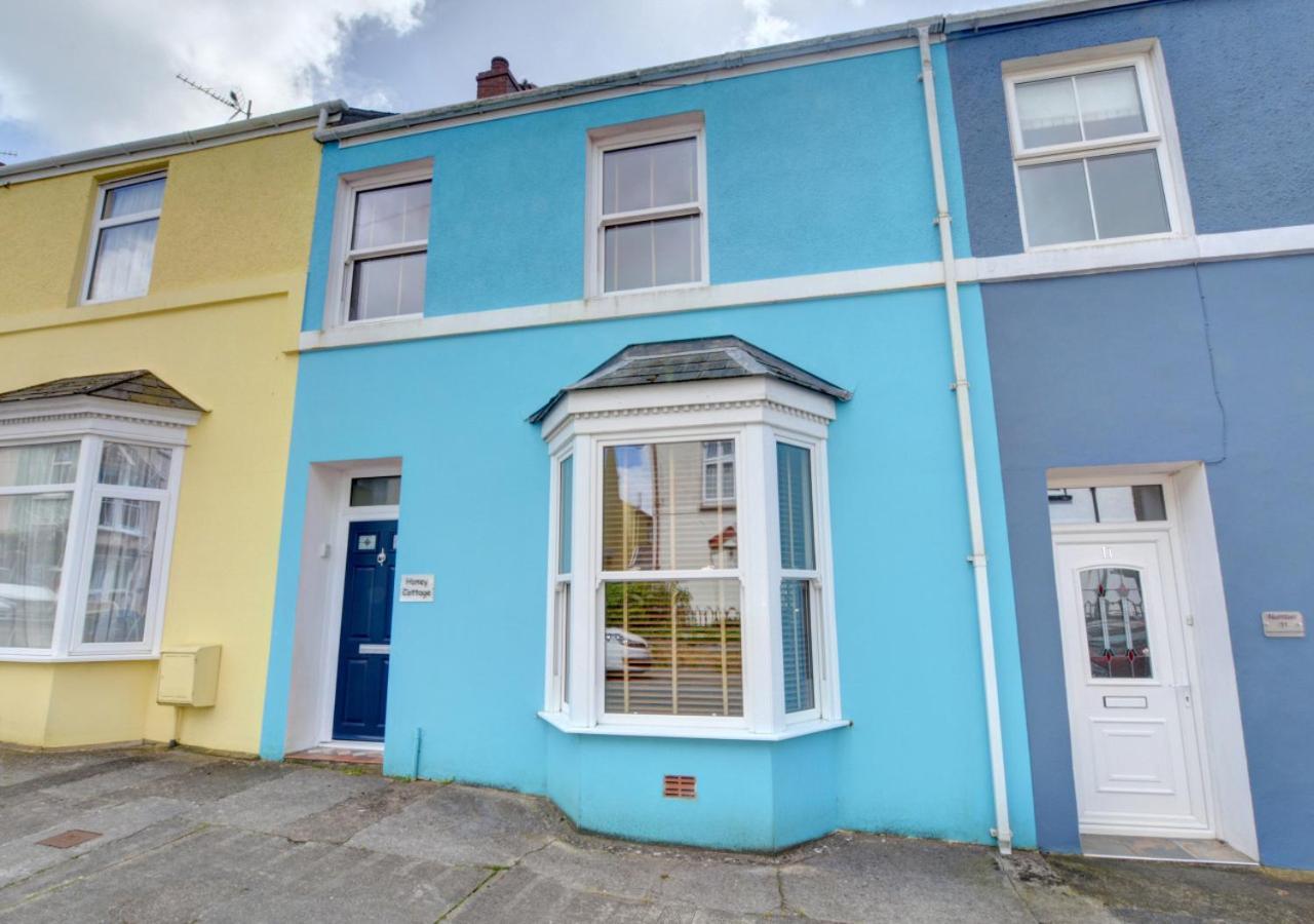 Holiday home Honey Tenby