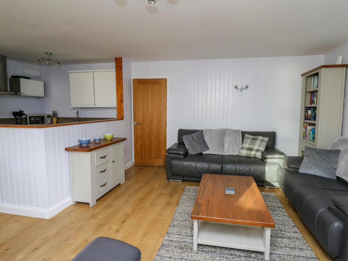 1 St Marys Court * Tenby