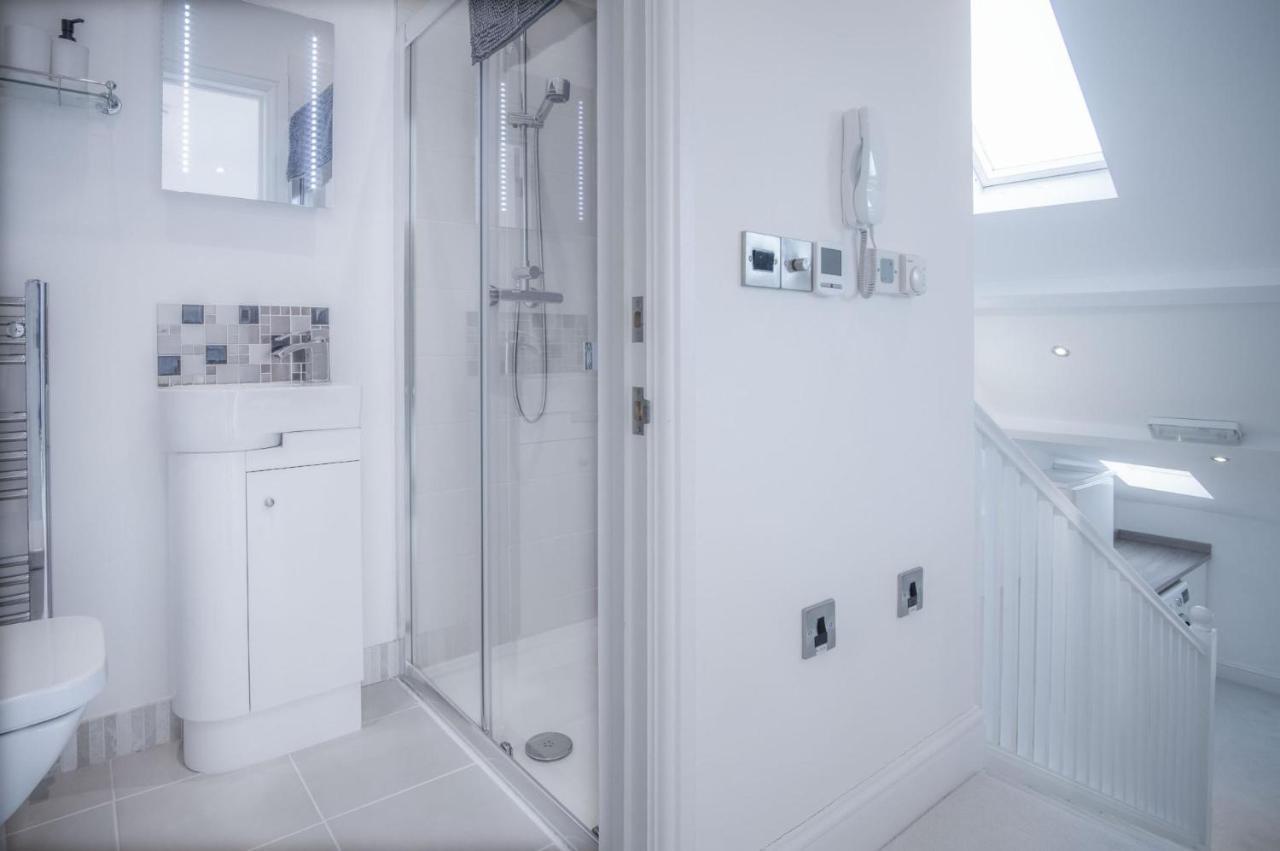 Skylark - 2 Bedroom - Apartment Tenby