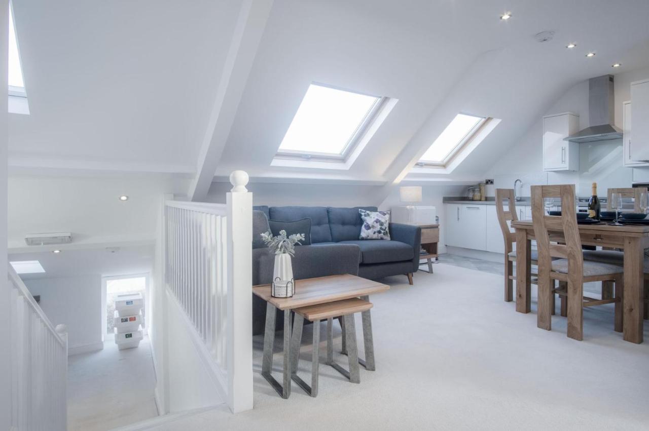 Skylark - 2 Bedroom - Apartment Tenby
