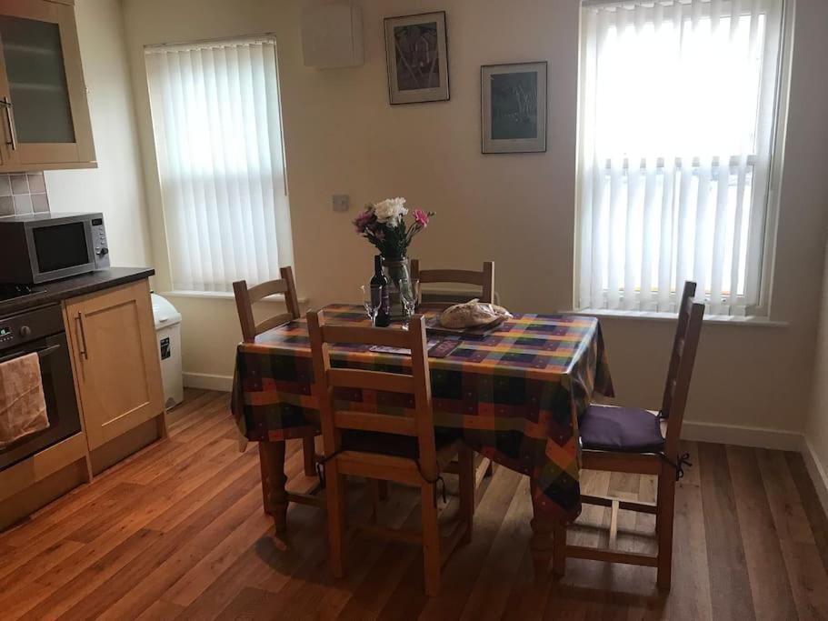 Great Offer 2 Bed Flat Free Parking Apartment