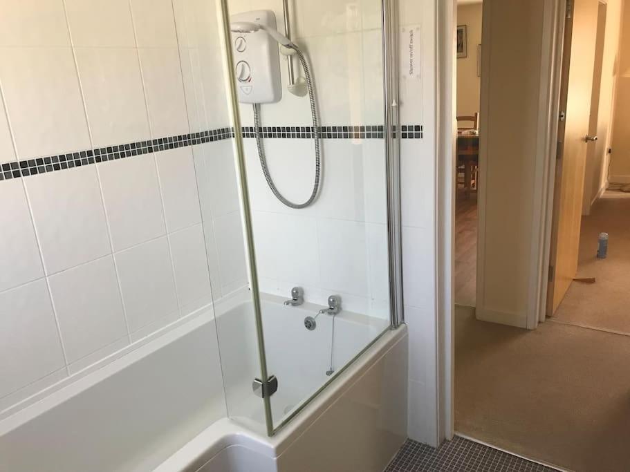 Great Offer 2 Bed Flat Free Parking *