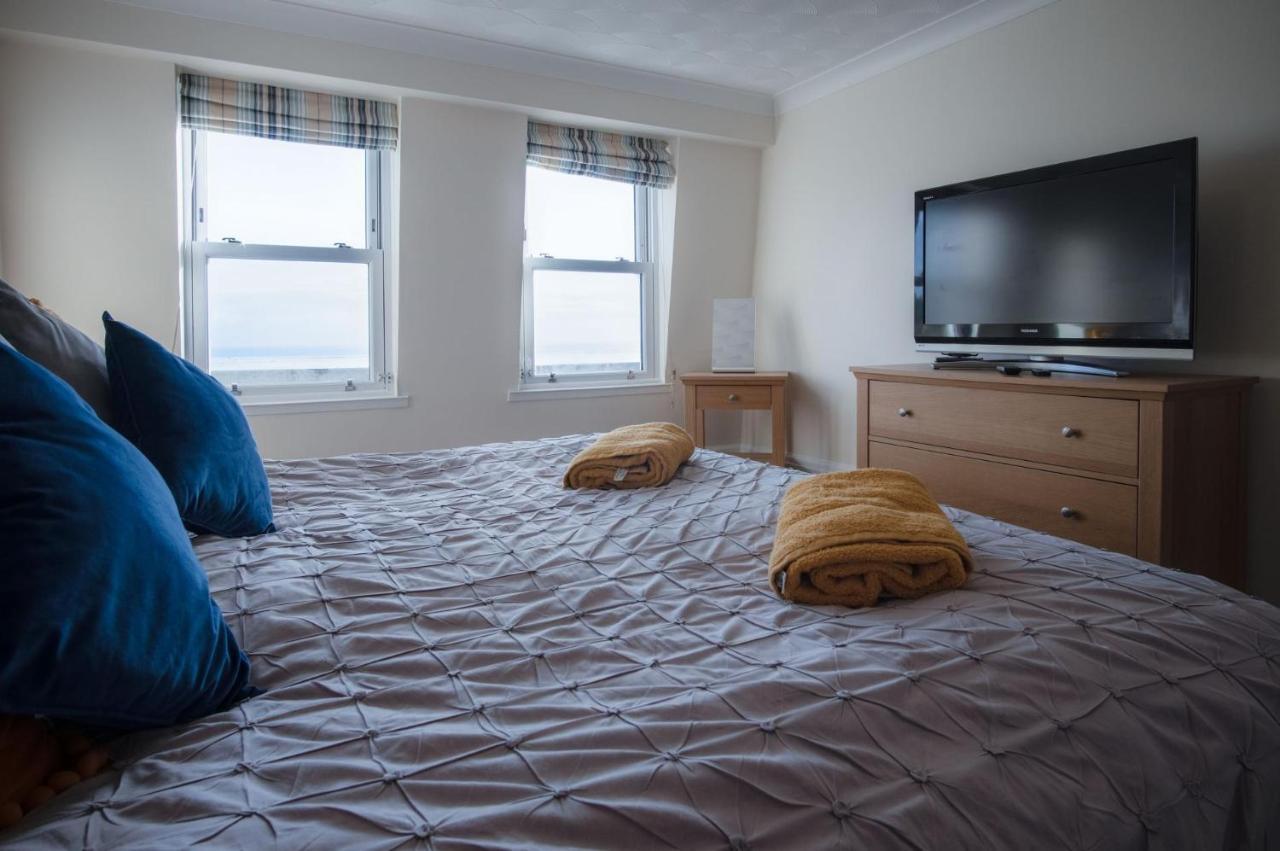 North Heights - 2 Bedroom Penthouse - Tenby