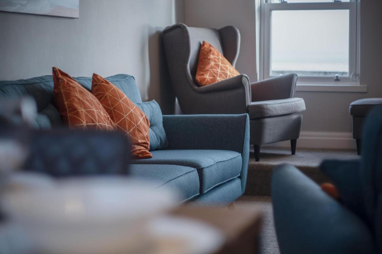 North Heights - 2 Bedroom Penthouse - * Tenby