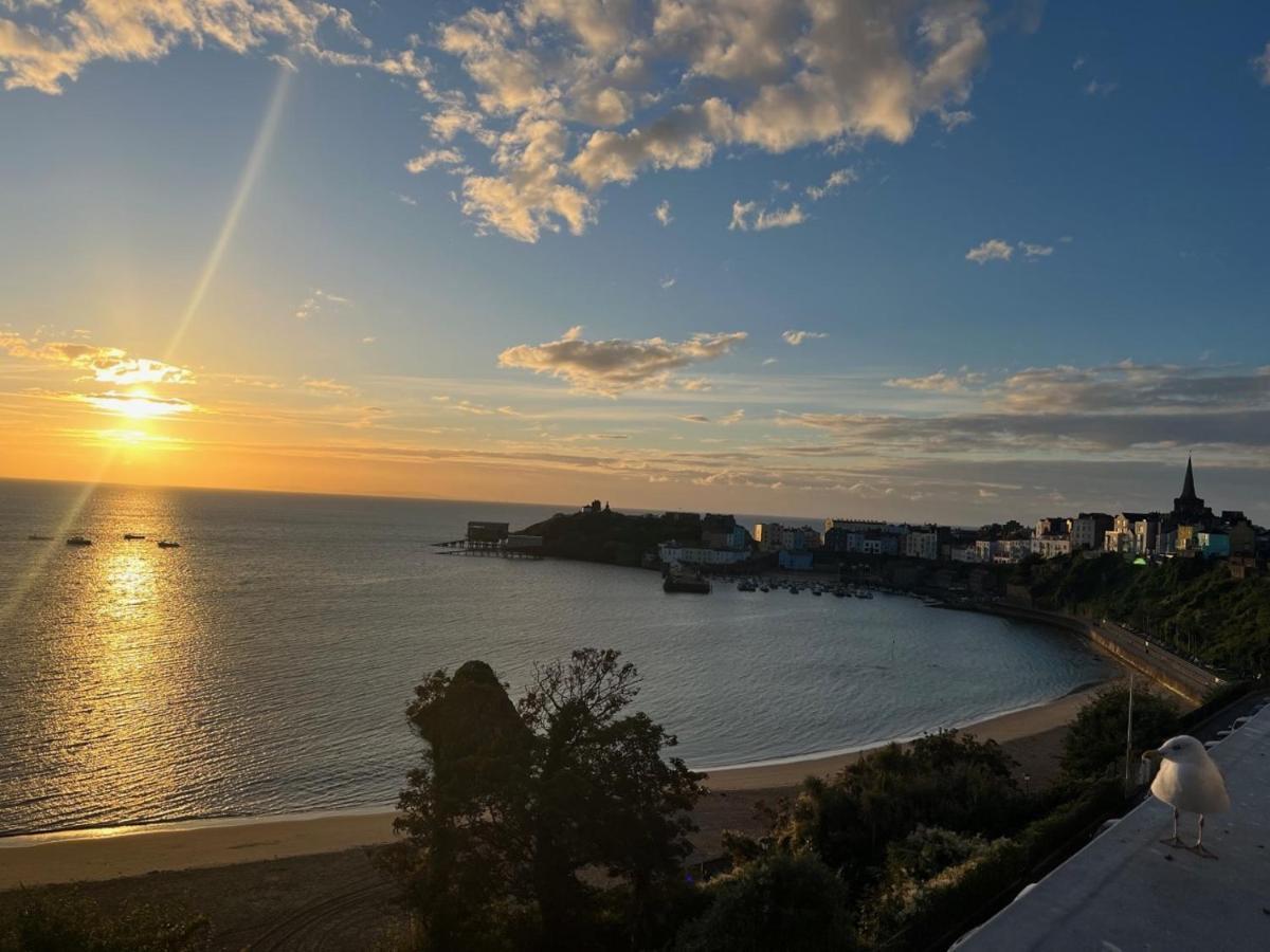 North Heights - 2 Bedroom Penthouse - Tenby