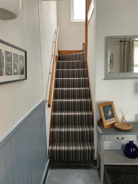 Seasalt - Modernised Traditional Cottage, Sleeps 5,short Walk To Beaches, Town, Amenities Holiday home