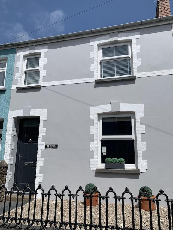 Seasalt - Modernised Traditional Cottage, Sleeps 5,short Walk To Beaches, Town, Amenities * Tenby