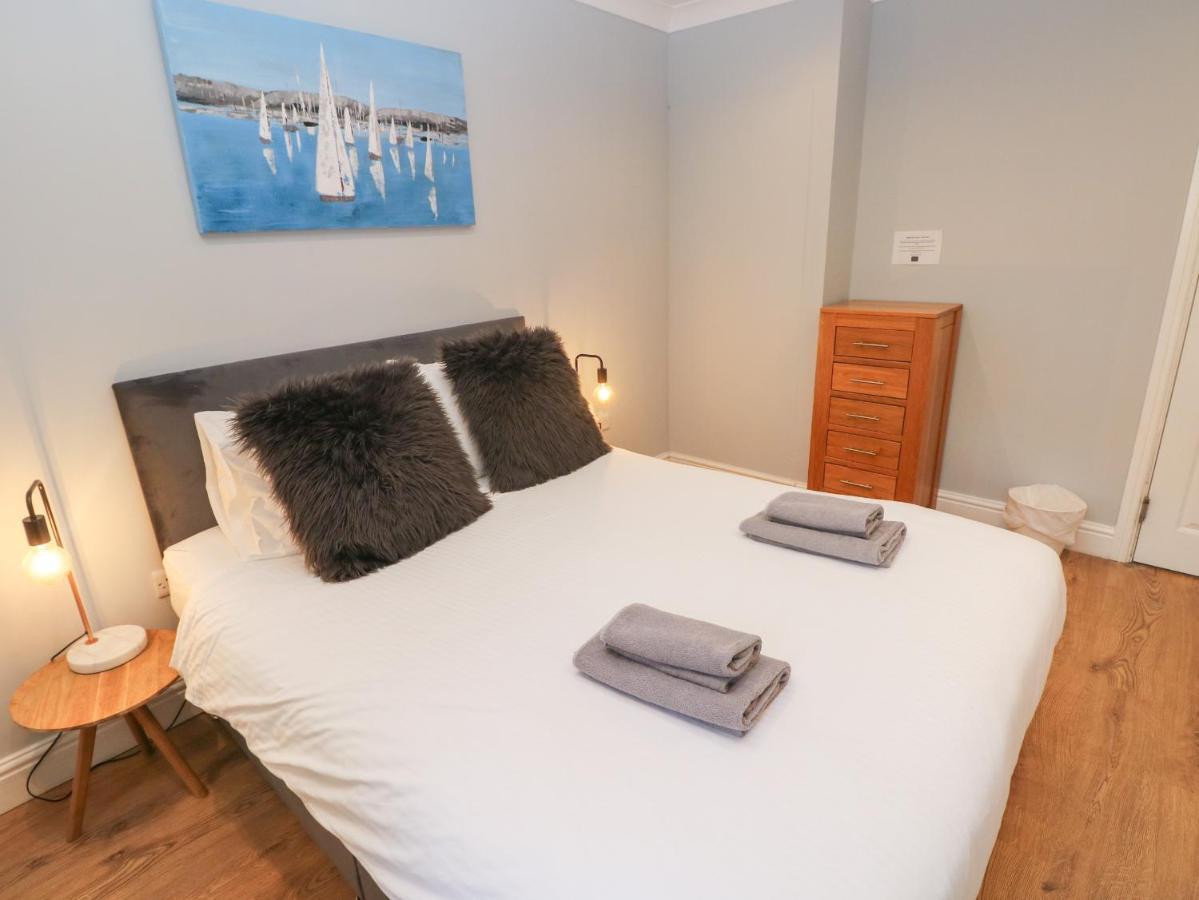 South At The Hideaway * Tenby