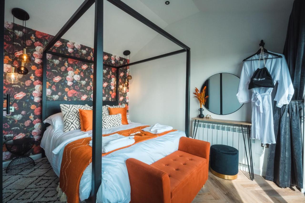 Priory Bay Escapes - Visum Tenby
