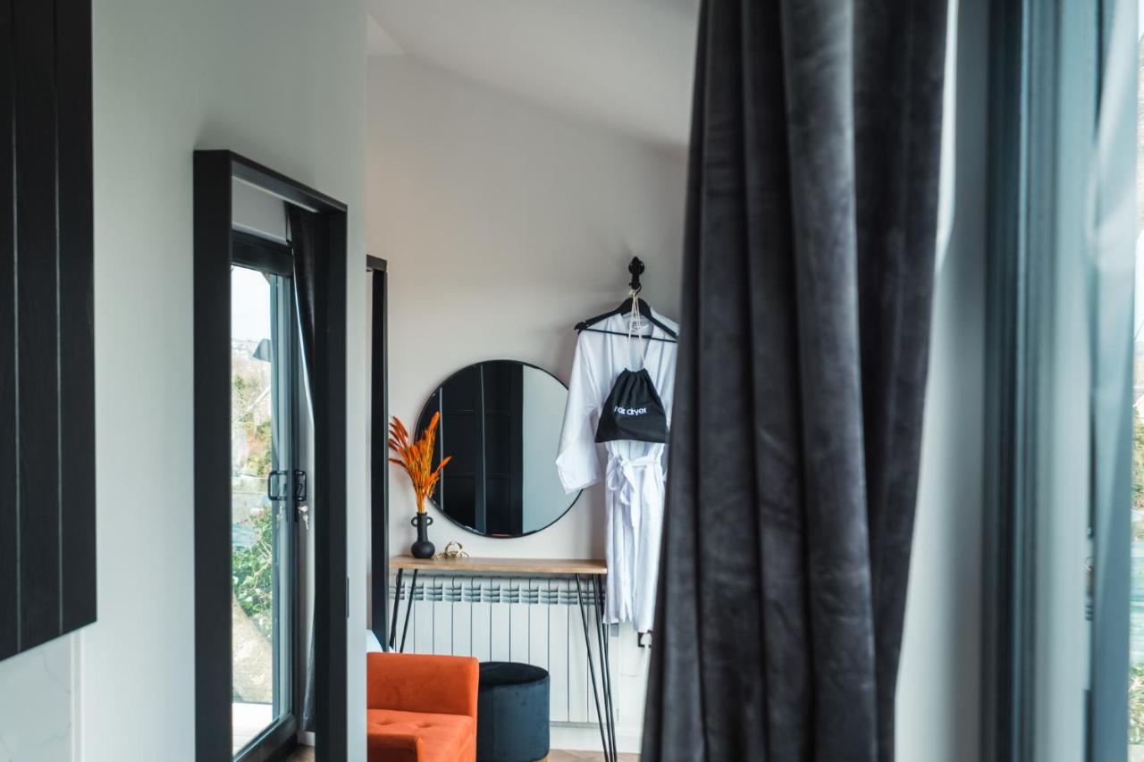 Priory Bay Escapes - Visum Tenby