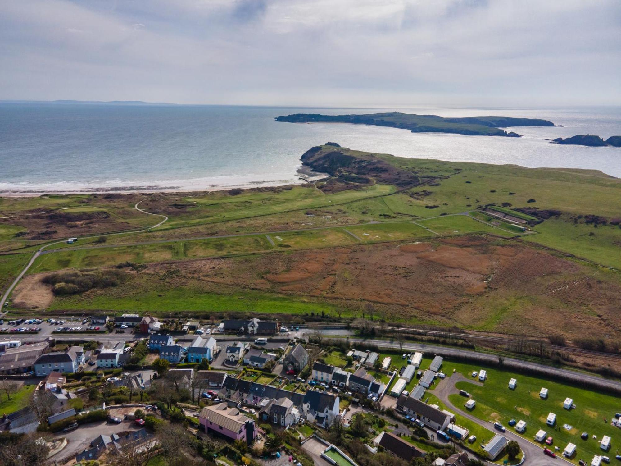 Priory Bay Escapes - Matahari Tenby