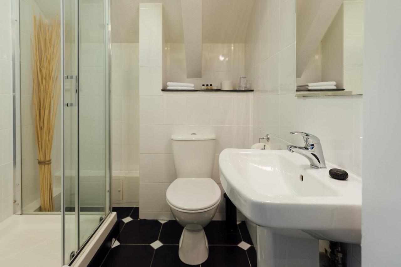 Elm Grove 4*