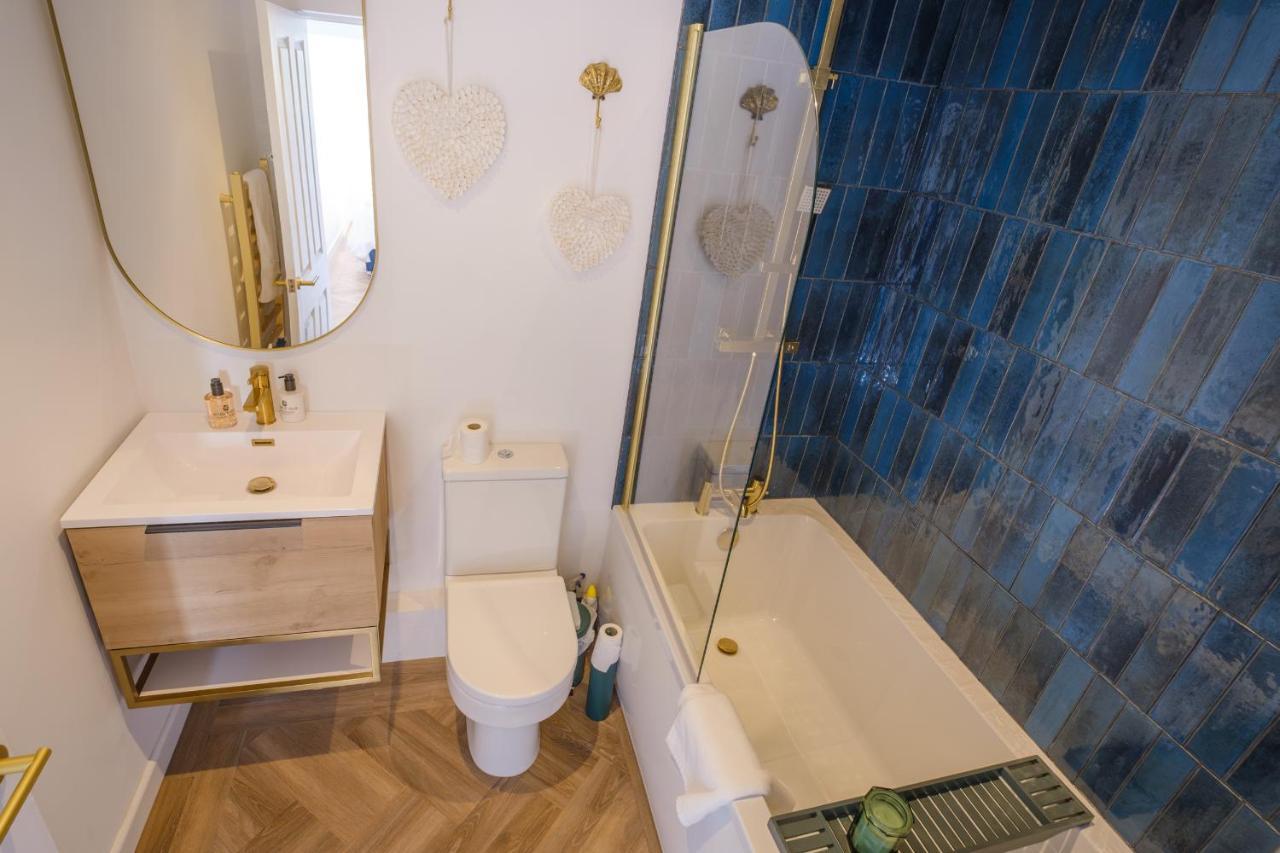 Priory Bay Escapes - Matahari Apartment Tenby