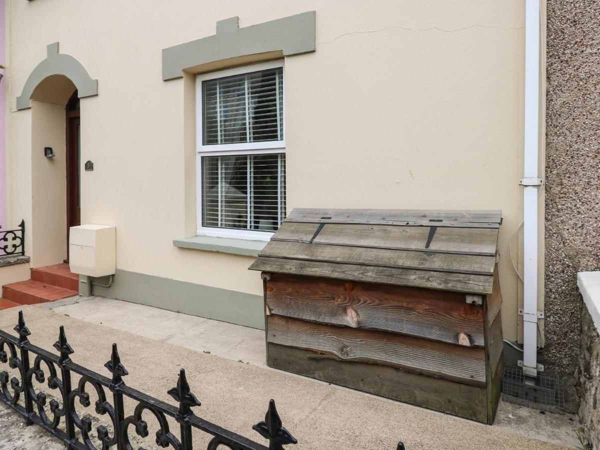 Holiday home Stones Throw Tenby