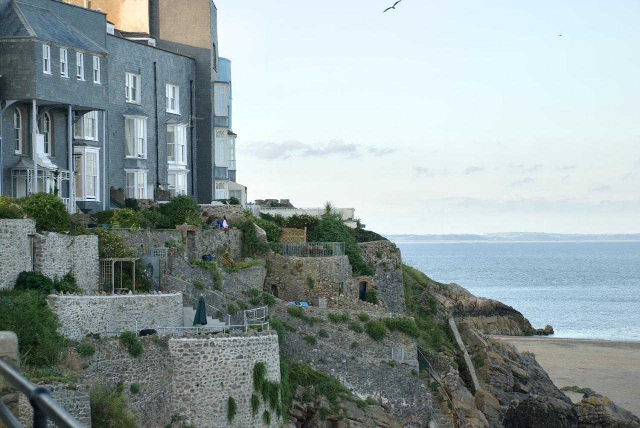 High House Sleeping 10 Holiday home Tenby