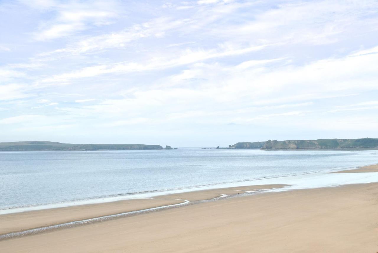 High House Sleeping 10 Holiday home Tenby