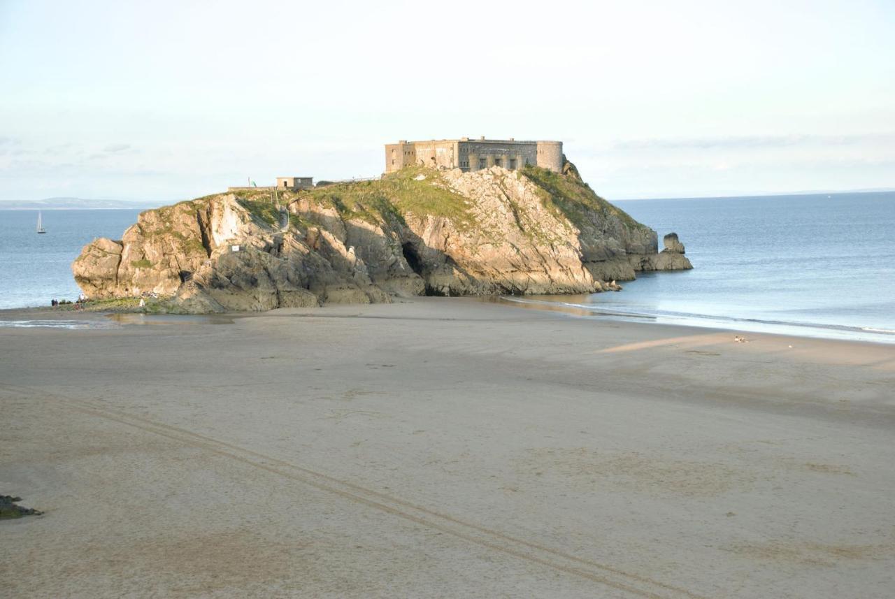 High House Sleeping 10 Holiday home *