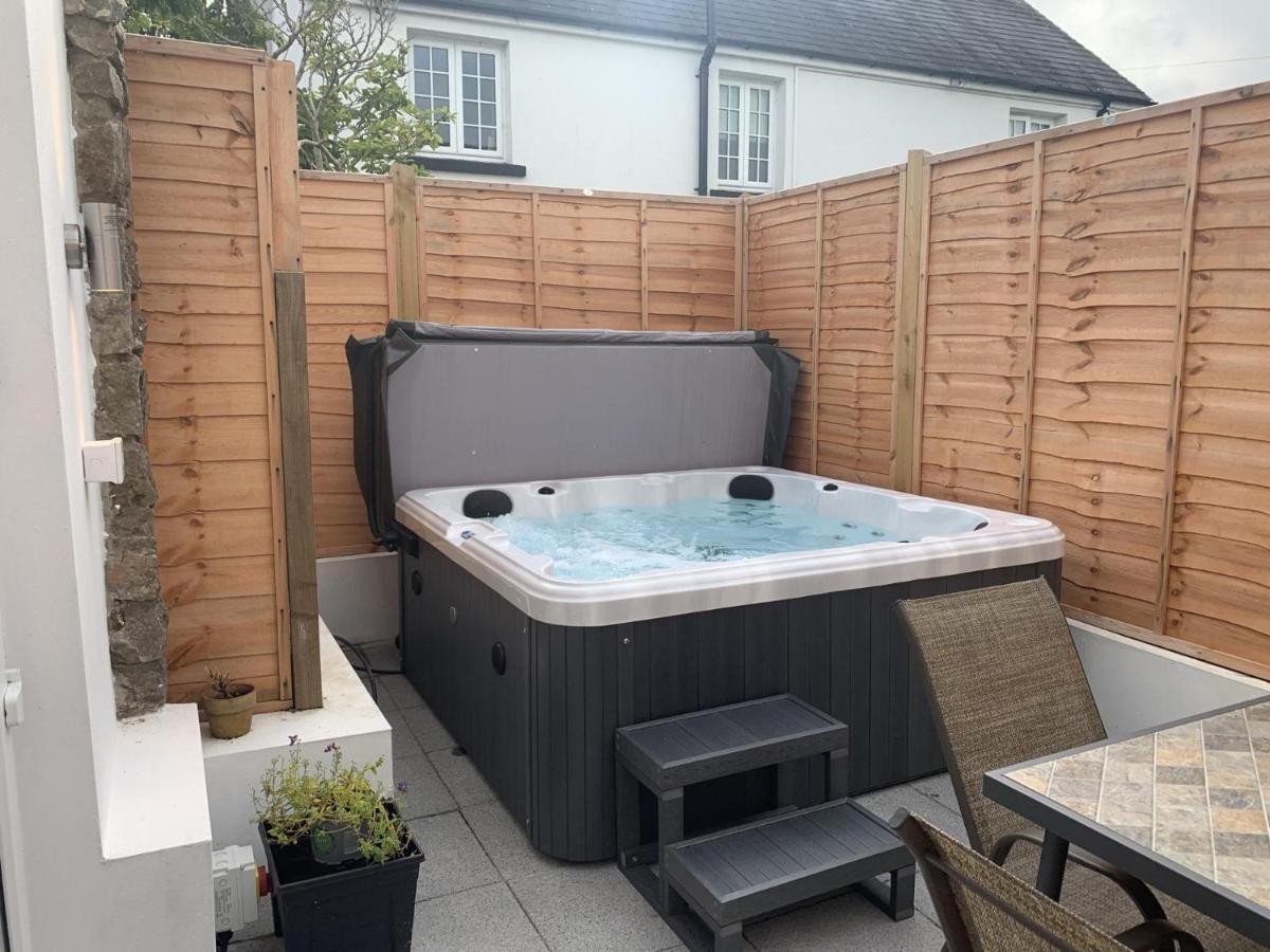 Glebe - 2 Bedroom - St Florence Holiday home Tenby