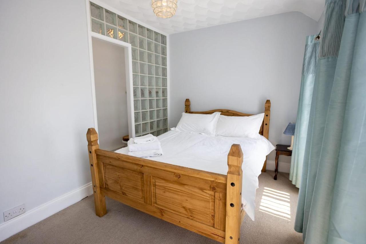 Holiday home 5 Bedroom With Indoor Pool *