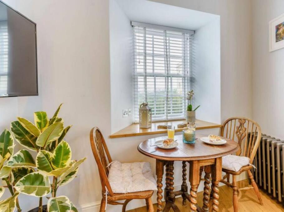 Luxury Above The Stunning Harbour * Tenby