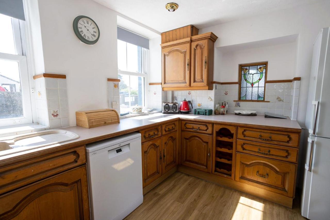 5 Bedroom With Indoor Pool * Tenby