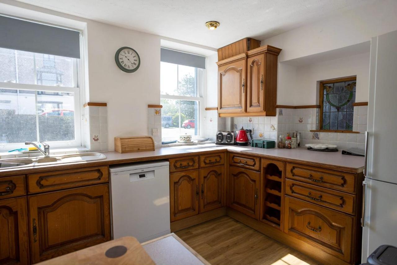 Holiday home 5 Bedroom With Indoor Pool Tenby