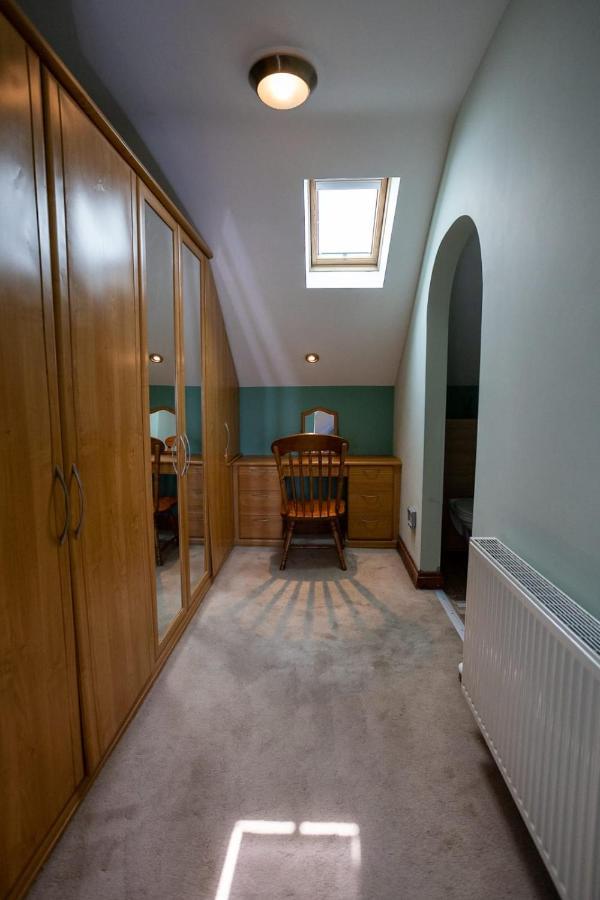 Holiday home 5 Bedroom With Indoor Pool Tenby