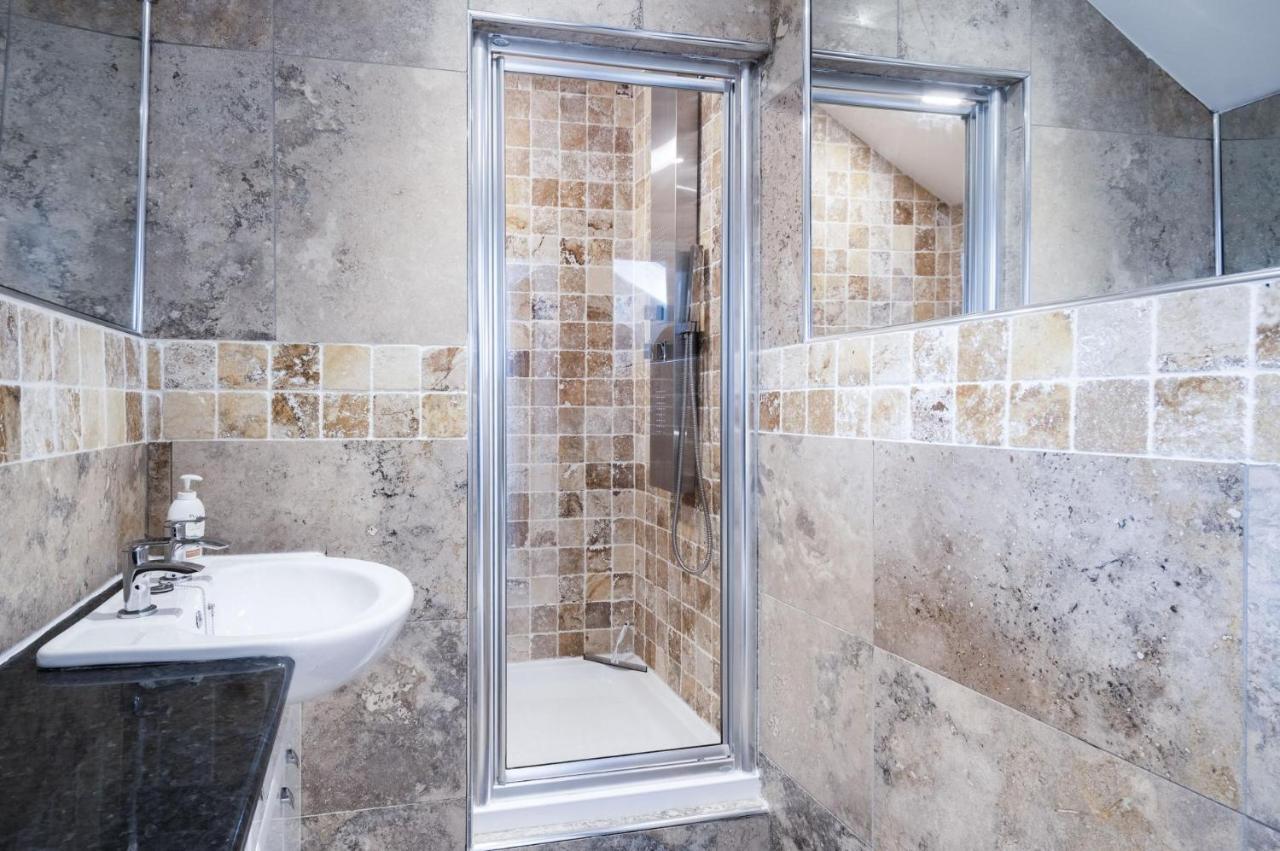 Flat 2 - 2 Bedroom - Apartment Tenby