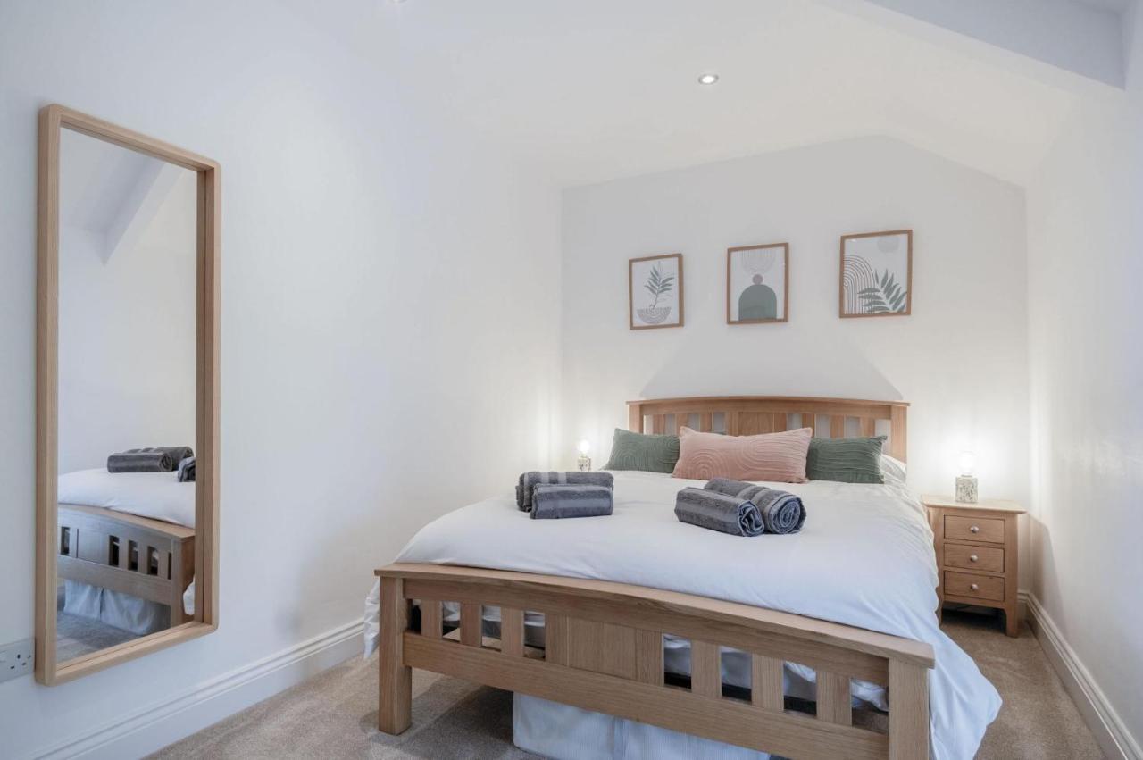 Flat 2 - 2 Bedroom - Apartment *