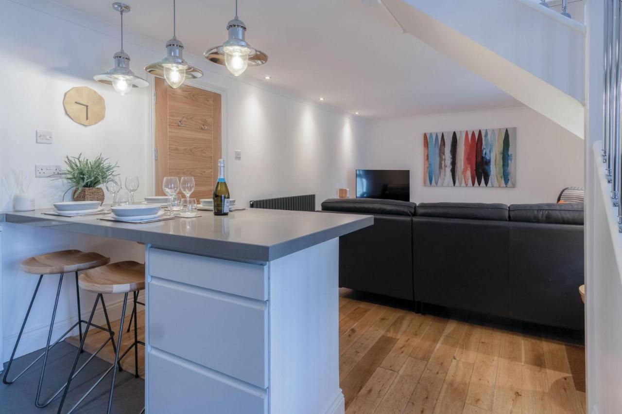 Flat 2 - 2 Bedroom - * Tenby